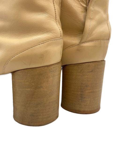 Maison Margiela（メゾンマルジェラ）Maison Margiela (メゾンマルジェラ) 足袋ヒールブーツ ベージュ サイズ:36 1/2の古着・服飾アイテム