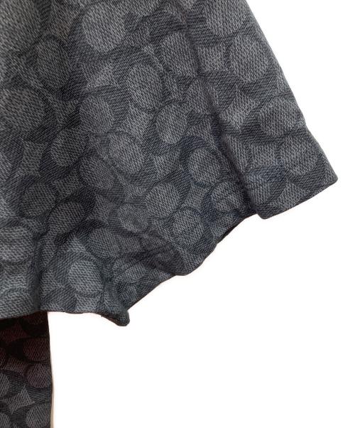 COACH（コーチ）COACH (コーチ) エッセンシャル シグネチャー Tシャツ グレー×ブラック サイズ:Mの古着・服飾アイテム