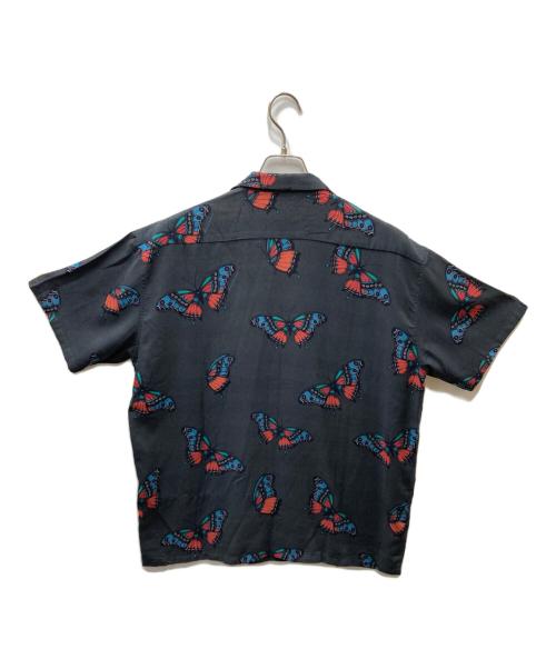 CALEE（キャリー）CALEE (キャリー) MIHO MURAKAMI (ミホ ムラカミ) MIHO MURAKAMI CL BUTTERFLY PATTERN SS SHIRT レーヨンポリ オープンカラーシャツ グレー×ブルー サイズ:Mの古着・服飾アイテム