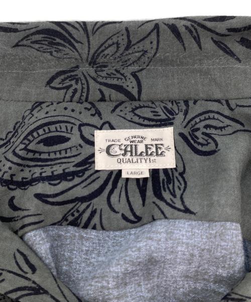 CALEE（キャリー）CALEE (キャリー) レーヨンポリ フラワーパターン オープンカラーシャツ グレー×ブラック サイズ:Lの古着・服飾アイテム