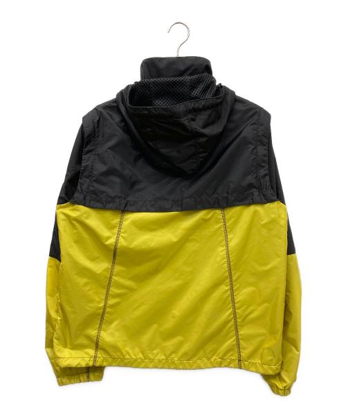 PRADA（プラダ）PRADA (プラダ) 22SS RE-NYLON ロゴプレート 2WAY マウンテンパーカー ブラック×イエロー サイズ:Lの古着・服飾アイテム