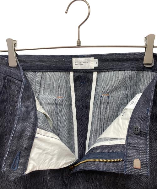 STILL BY HAND（スティルバイハンド）STILL BY HAND (スティルバイハンド) ワンタックテーパードデニムパンツ インディゴ サイズ:44の古着・服飾アイテム