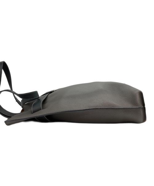 LOEWE（ロエベ）LOEWE (ロエベ) バーティカル ベルト レザー トートバッグ グレー×ブラックの古着・服飾アイテム