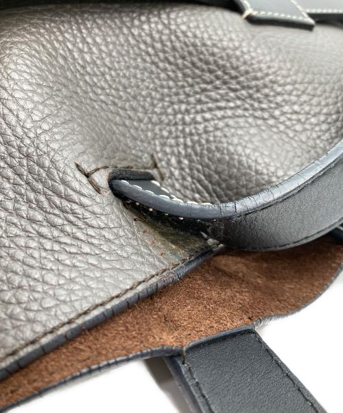 LOEWE（ロエベ）LOEWE (ロエベ) バーティカル ベルト レザー トートバッグ グレー×ブラックの古着・服飾アイテム
