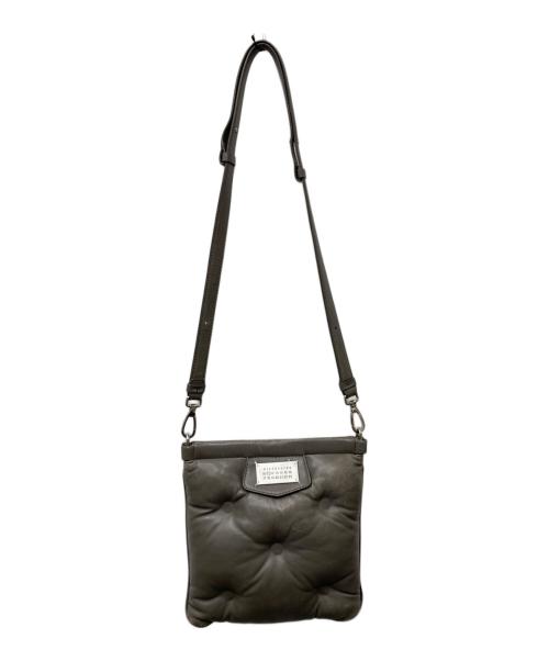 Maison Margiela 11（メゾンマルジェラ 11）Maison Margiela 11 (メゾンマルジェラ 11) グラム スラム フラットポケット レザー ショルダーバッグ グレーの古着・服飾アイテム