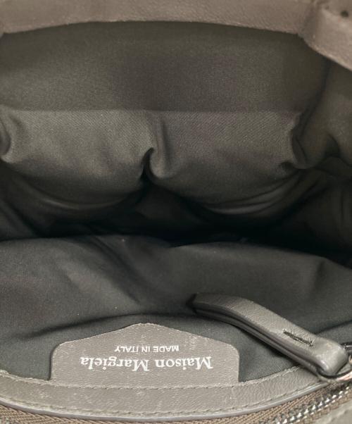 Maison Margiela 11（メゾンマルジェラ 11）Maison Margiela 11 (メゾンマルジェラ 11) グラム スラム フラットポケット レザー ショルダーバッグ グレーの古着・服飾アイテム