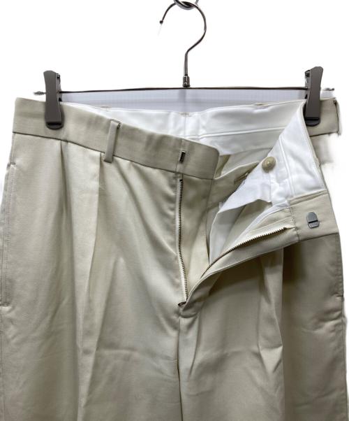 KAJA（カジャ）KAJA (カジャ) TWO TUCKS WIDE TROUSERS ベージュ サイズ:Mの古着・服飾アイテム