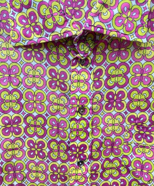 Emilio Pucci（エミリオ プッチ）Emilio Pucci (エミリオ プッチ) 総柄コットンシャツ ピンク×イエロー サイズ:Ⅳの古着・服飾アイテム