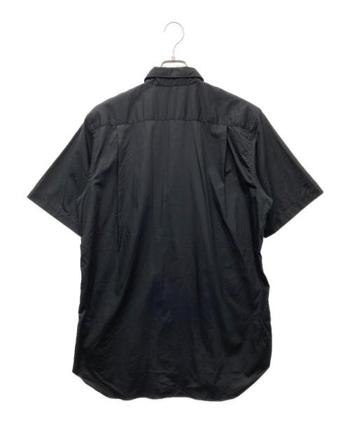 CDG（シーディージー）CDG (シーディージー) CLASSIC SHIRT WITH SHORT SLEEVES ロゴプリントS/Sシャツ ブラック サイズ:Lの古着・服飾アイテム