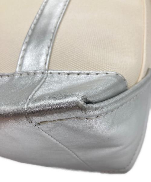 L.L.Bean（エルエルビーン）L.L.Bean (エルエルビーン) 2WAYメタリックハンドル キャンバストートバッグ アイボリー×シルバーの古着・服飾アイテム