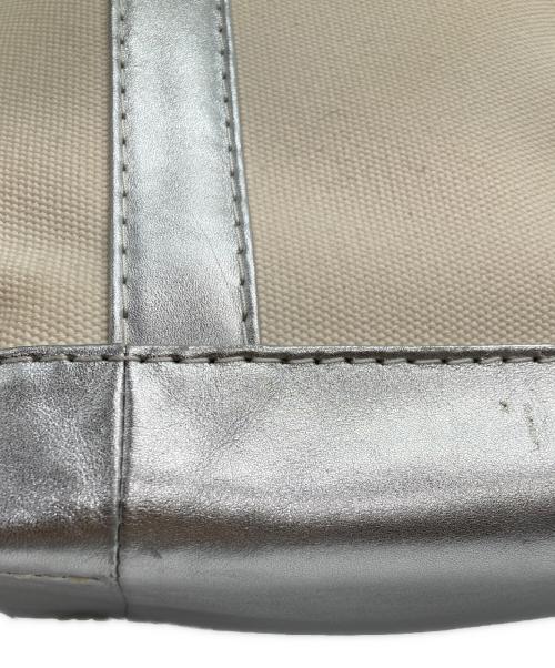 L.L.Bean（エルエルビーン）L.L.Bean (エルエルビーン) 2WAYメタリックハンドル キャンバストートバッグ アイボリー×シルバーの古着・服飾アイテム