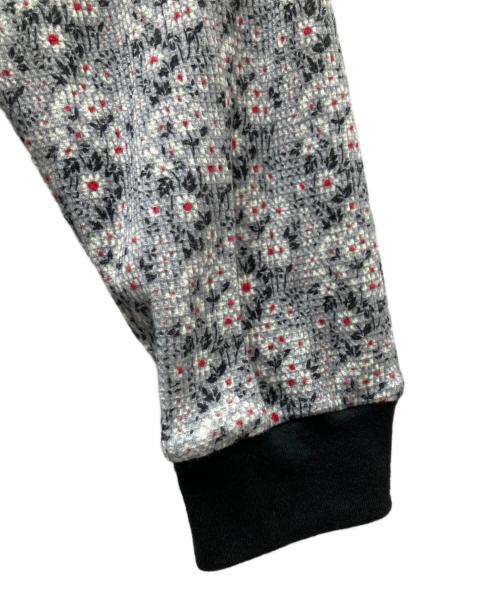 NOMARHYTHM TEXTILE（ノーマリズムテキスタイル）NOMARHYTHM TEXTILE (ノーマリズムテキスタイル) SMALL FLOWER WAFFLE T-SHIRTS フラワープリントワッフルカットソー グレー×レッド サイズ:Lの古着・服飾アイテム