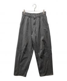 Graphpaper（グラフペーパー）の古着「COLORFAST DENIM TWO TUCK PANTS カラーファストデニムツータックパンツ」｜グレー