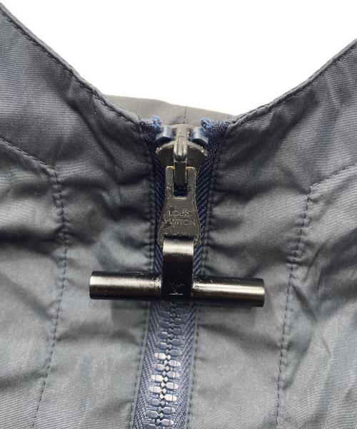 LOUIS VUITTON（ルイ ヴィトン）LOUIS VUITTON (ルイ ヴィトン) テープロゴリフレクターブルゾン ネイビー×ブラック サイズ:44の古着・服飾アイテム