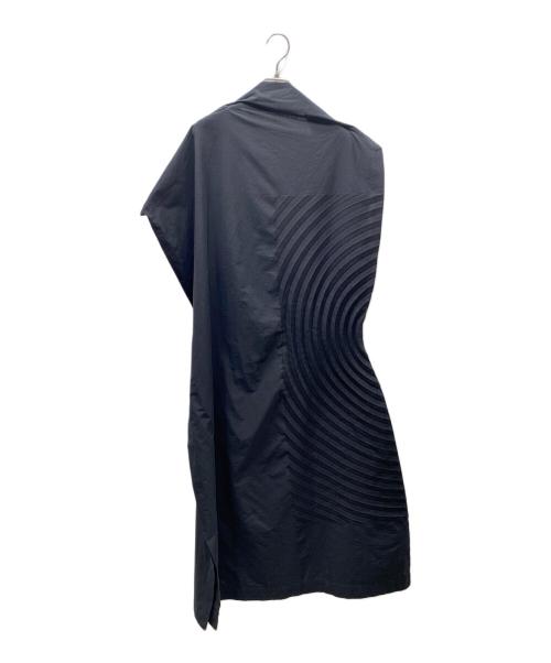 ISSEY MIYAKE（イッセイミヤケ）ISSEY MIYAKE (イッセイミヤケ) プリーツ ノースリーブワンピース ブラック サイズ:SIZE 2の古着・服飾アイテム