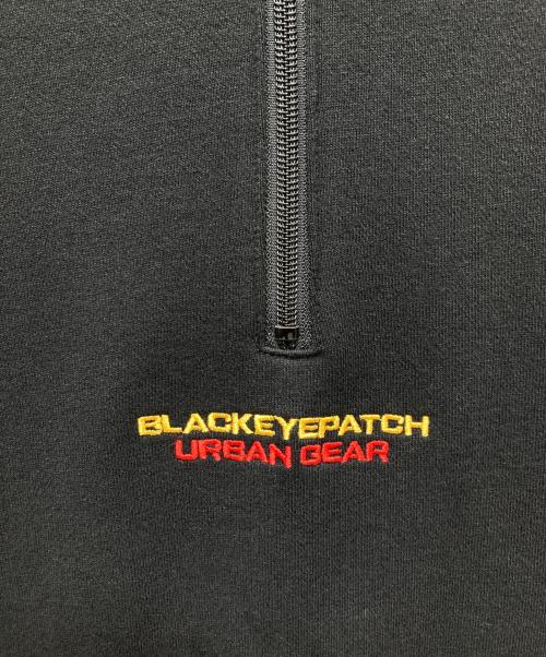 BlackEyePatch（ブラックアイパッチ）BlackEyePatch (ブラックアイパッチ) Taped Half Zip Sweat ロゴ刺繍 テープ ハーフジップ スウェット ブラック サイズ:XL 未使用品の古着・服飾アイテム
