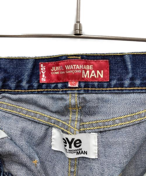 JUNYA WATANABE CdG MAN（ジュンヤ ワタナベ コム デ ギャルソン マン）JUNYA WATANABE CdG MAN eYe COMME des GARCONS JUNYAWATANABE MAN LEVI'S (リーバイス) デニムパンツ ブルー サイズ:Sの古着・服飾アイテム