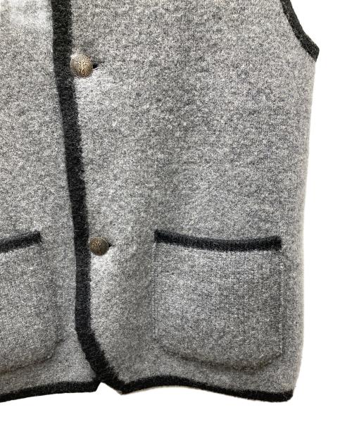 STAPF（シュタップ）STAPF (シュタップ) UNITED ARROWS 別注 コンチョボタン チロリアン ニットベスト グレー×ブラック サイズ:SIZE Mの古着・服飾アイテム