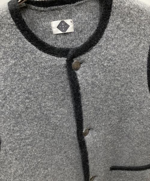 STAPF（シュタップ）STAPF (シュタップ) UNITED ARROWS 別注 コンチョボタン チロリアン ニットベスト グレー×ブラック サイズ:SIZE Mの古着・服飾アイテム