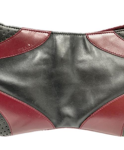 PRADA（プラダ）PRADA (プラダ) Vitello Drive Shoulder Bag ショルダーバッグ ブラック×バーガンディの古着・服飾アイテム