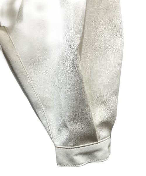 IRENE（アイレネ）IRENE (アイレネ) Silky Leather Shirt Jacket シルキーレザーシャツジャケット ホワイト サイズ:Sの古着・服飾アイテム