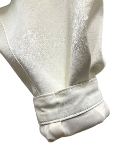 IRENE（アイレネ）IRENE (アイレネ) Silky Leather Shirt Jacket シルキーレザーシャツジャケット ホワイト サイズ:Sの古着・服飾アイテム