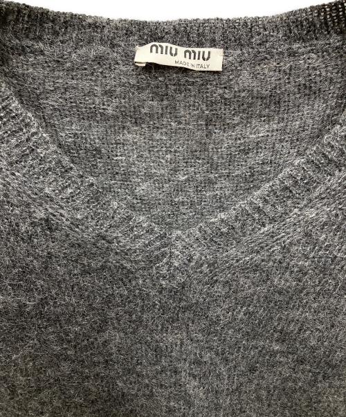 MIU MIU（ミュウミュウ）MIU MIU (ミュウミュウ) モヘアウールVネックニット グレー サイズ:38の古着・服飾アイテム