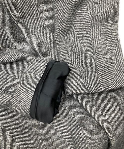KAZUYUKI KUMAGAI ATTACHMENT（カズユキクマガイ アタッチメント）KAZUYUKI KUMAGAI ATTACHMENT (カズユキクマガイ アタッチメント) W/Ap/Heへリンボンツイード スタンドカラーコート グレー サイズ:SIZE 3の古着・服飾アイテム