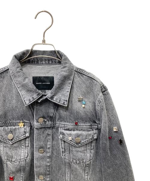 MARC JACOBS（マークジェイコブス）MARC JACOBS (マークジェイコブス) CHARM SHRUNKEN TRUCKER ビジューデザイン デニムジャケット ブラック サイズ:SIZE XLの古着・服飾アイテム