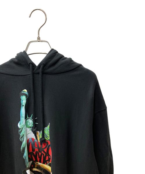 MARC JACOBS（マークジェイコブス）MARC JACOBS (マークジェイコブス) THE CITY HOODIE プリントパーカー ブラック サイズ:SIZE XLの古着・服飾アイテム