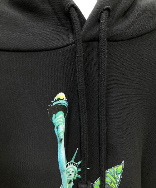 MARC JACOBS（マークジェイコブス）MARC JACOBS (マークジェイコブス) THE CITY HOODIE プリントパーカー ブラック サイズ:SIZE XLの古着・服飾アイテム