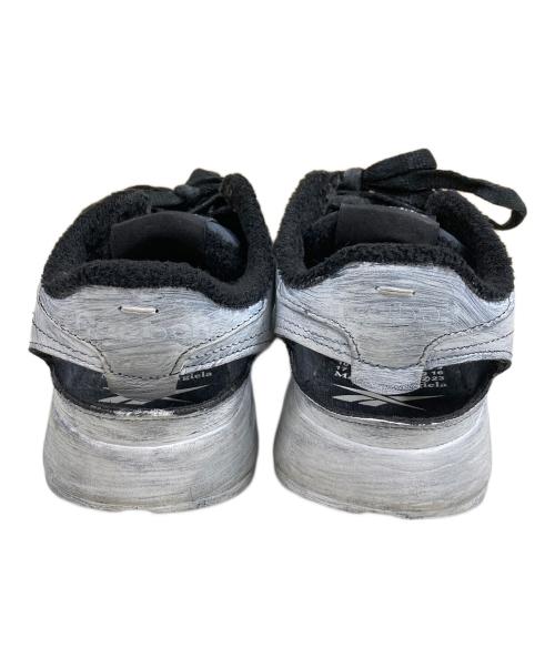 Maison Margiela 22（メゾンマルジェラ）Maison Margiela 22 REEBOK (リーボック) Classic Leather Tabi Décortiqué Low クラシック レザー タビ デコルティケ ロー ホワイト×ブラック サイズ:SIZE 24cmの古着・服飾アイテム