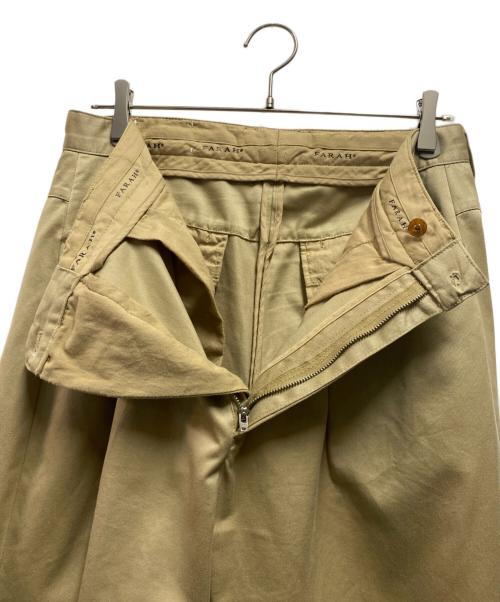 FARAH（ファーラー）FARAH (ファーラー) Two-tuck Wide Tapered Pants ベージュ サイズ:34の古着・服飾アイテム
