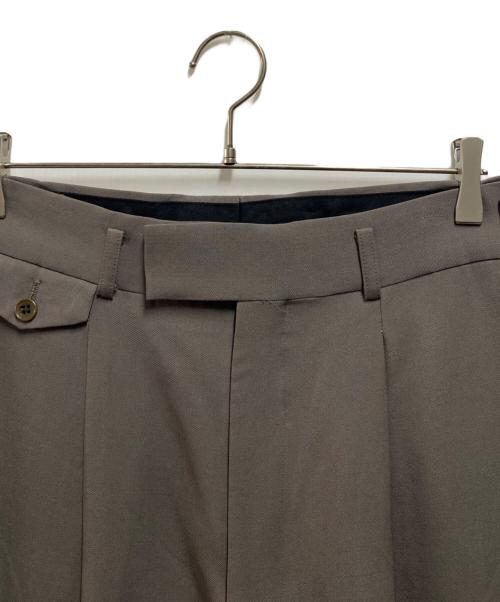 UMBER（アンバー）UMBER (アンバー) タックテーパードパンツ グレー サイズ:3の古着・服飾アイテム