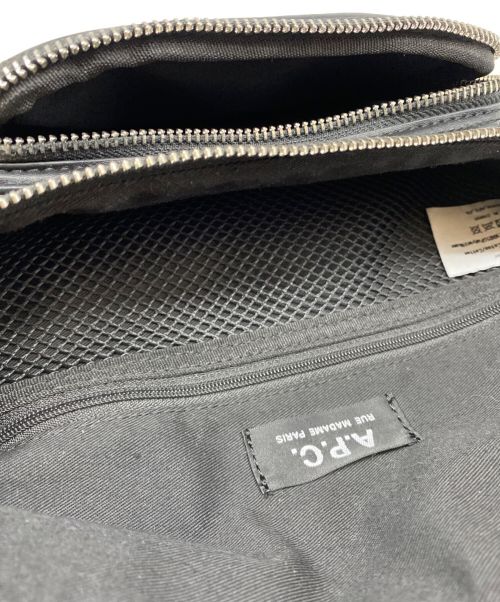 A.P.C.（アーペーセー）A.P.C. (アーペーセー) Camden ボディーバッグ ブラックの古着・服飾アイテム