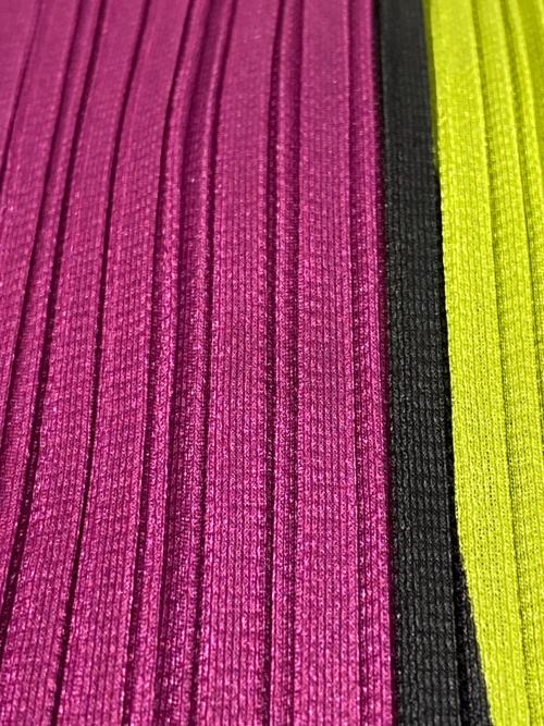 PLEATS PLEASE（プリーツプリーズ）PLEATS PLEASE (プリーツプリーズ) プリーツ加工 マルチカラー ノースリーブ ワンピース マルチカラー サイズ:4の古着・服飾アイテム