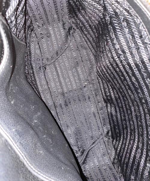 PRADA（プラダ）PRADA (プラダ) レザーショルダーバッグ ブラックの古着・服飾アイテム