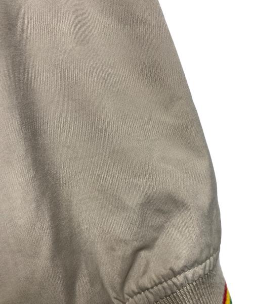 stussy（ステューシー）stussy (ステューシー) ラスタワッペンブルゾン ベージュ サイズ:Lの古着・服飾アイテム