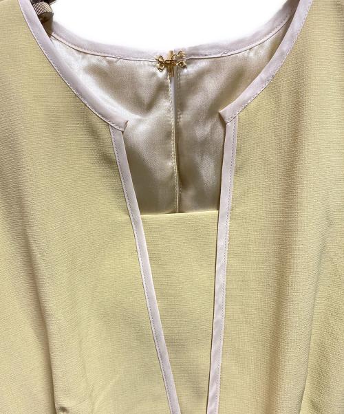 JUSGLITTY（ジャスグリッティー）JUSGLITTY (ジャスグリッティー) ディープVネックナローワンピース イエローの古着・服飾アイテム