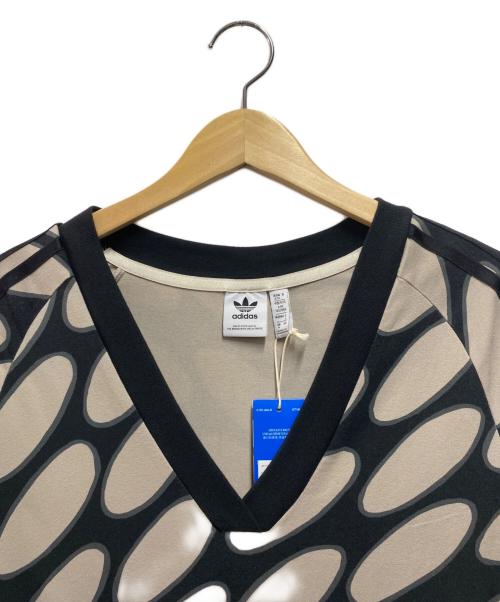 adidas（アディダス）adidas (アディダス) marimekko (マリメッコ) T‐SHIRT DRESS ベージュ×ブラック サイズ:L 未使用品の古着・服飾アイテム