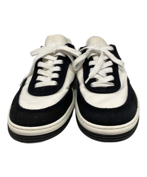 CHANEL（シャネル）CHANEL (シャネル) ココマーク ヒールラベル キャンバス ローカットスニーカー ホワイト×ブラック サイズ:39の古着・服飾アイテム