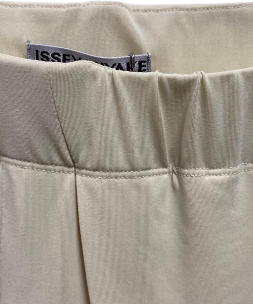 ISSEY MIYAKE（イッセイミヤケ）ISSEY MIYAKE (イッセイミヤケ) DRAPE JERSEY-36 PANTS イエロー サイズ:2の古着・服飾アイテム
