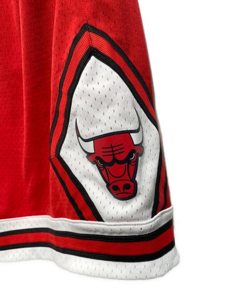 MITCHELL & NESS（ミッチェルアンドネス）MITCHELL & NESS (ミッチェルアンドネス) NBA SWINGMAN ROAD SHORTS レッド サイズ:Ⅼの古着・服飾アイテム
