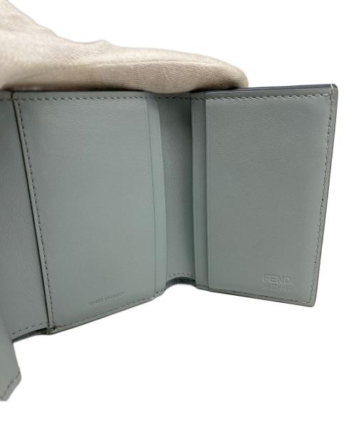 FENDI（フェンディ）FENDI (フェンディ) MICRO TRIFOLD SELLERIA WALLET グレーの古着・服飾アイテム
