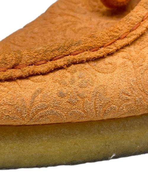 CLARKS（クラークス）CLARKS (クラークス) end. (エンド) OXFORD FLOWERS WALLABEE BOOT オレンジ サイズ:26.5cmの古着・服飾アイテム