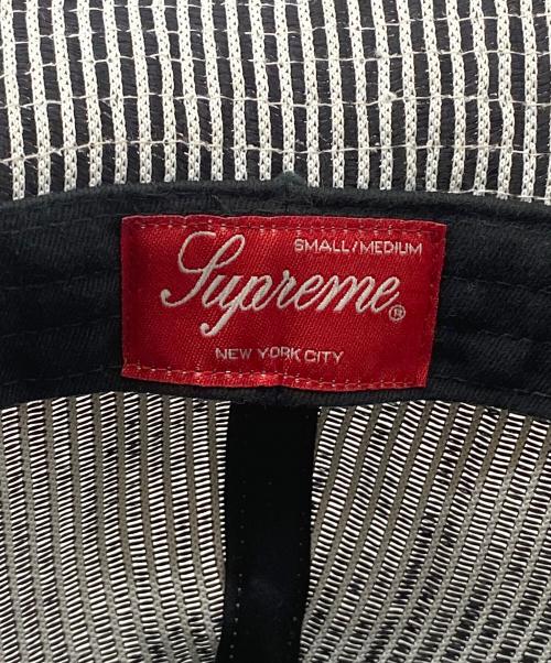 SUPREME（シュプリーム）SUPREME (シュプリーム) Stripe Mesh Bell Hat ホワイト×ネイビーの古着・服飾アイテム