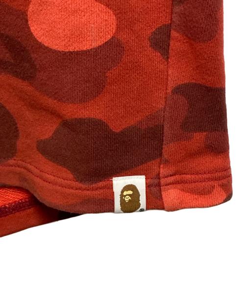 A BATHING APE（ア ベイシング エイプ）A BATHING APE (ア ベイシング エイプ) CAMO SHARK SWEAT SHORTS レッド サイズ:ＸＬの古着・服飾アイテム