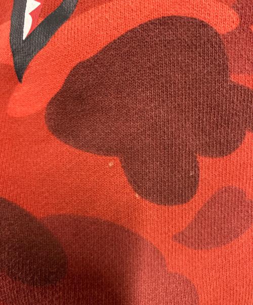 A BATHING APE（ア ベイシング エイプ）A BATHING APE (ア ベイシング エイプ) CAMO SHARK SWEAT SHORTS レッド サイズ:ＸＬの古着・服飾アイテム