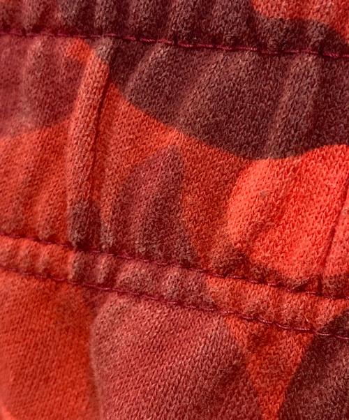 A BATHING APE（ア ベイシング エイプ）A BATHING APE (ア ベイシング エイプ) CAMO SHARK SWEAT SHORTS レッド サイズ:ＸＬの古着・服飾アイテム