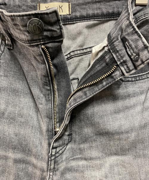 YANUK（ヤヌーク）YANUK (ヤヌーク) セミフレアデニムパンツ ブラック サイズ:26の古着・服飾アイテム